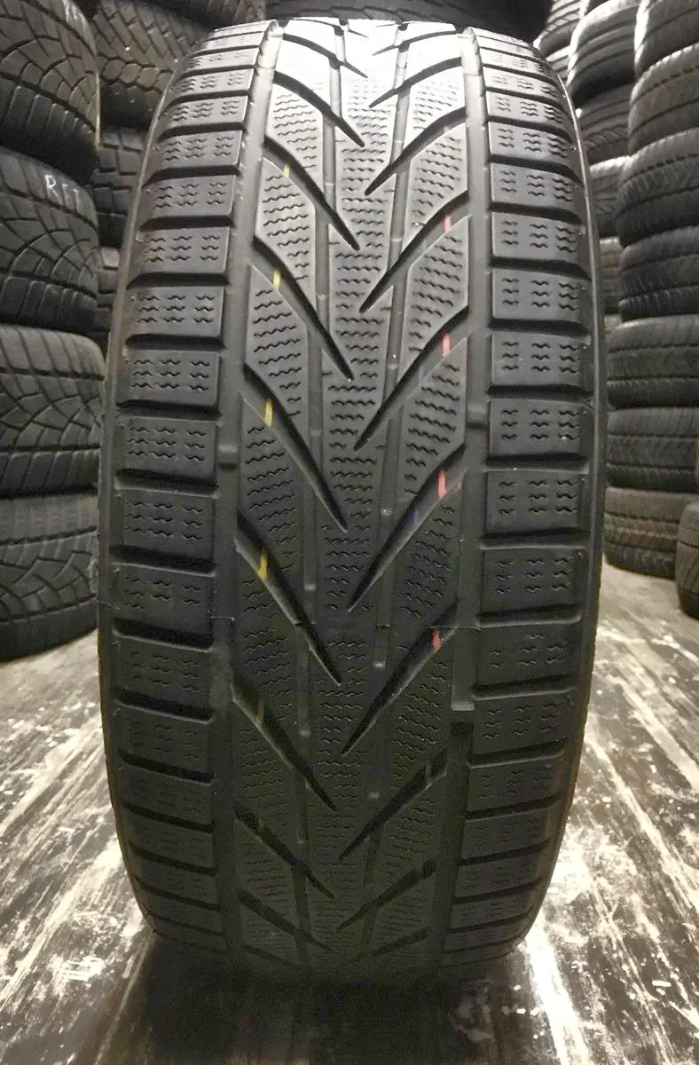 Б/у шина 205/45 R17 Toyo Snowprox S953