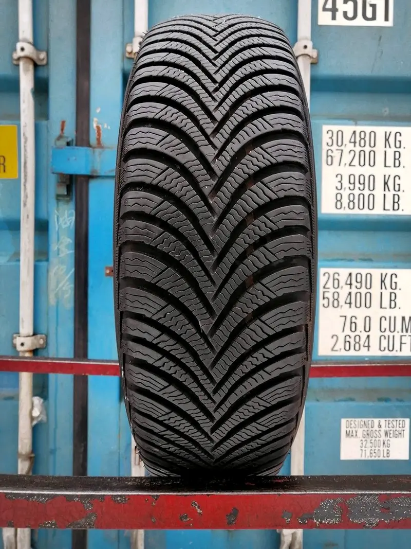 Б/у шина 205/50 R16 Michelin Alpin 5