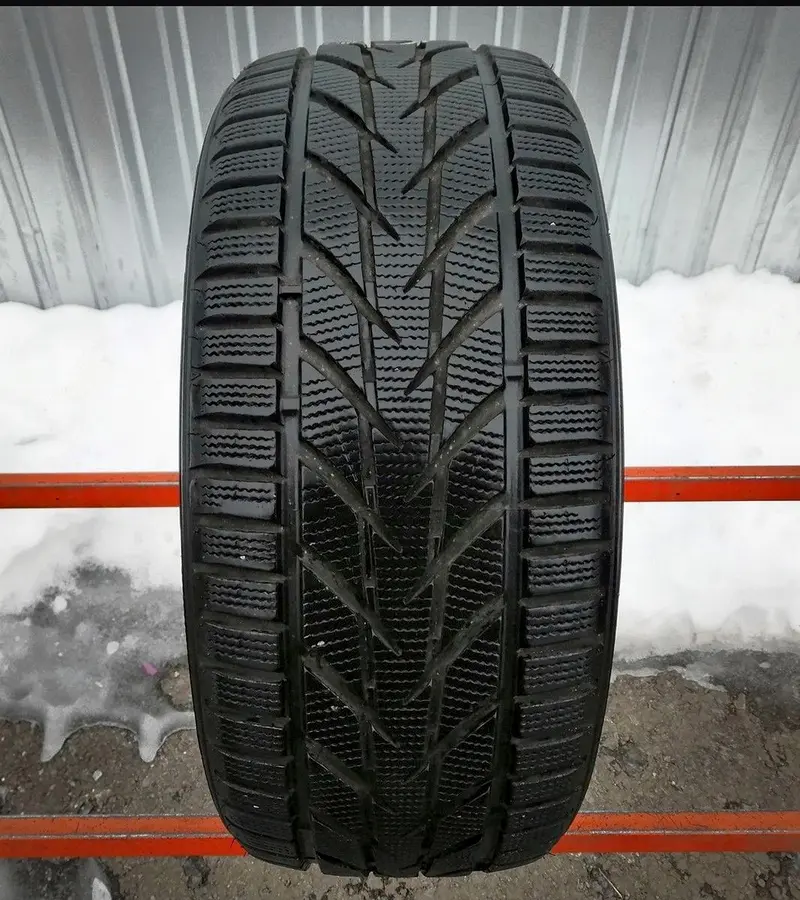 Б/у шина 205/50 R16 Toyo Snowprox S953