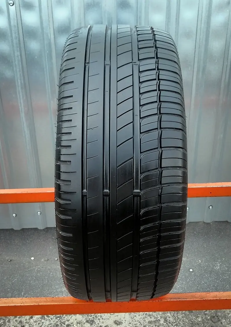 Б/у шина 205/50 R17 Avon ZV5
