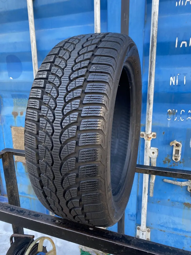 Б/у шина 205/50 R17 Bridgestone Blizzak LM32