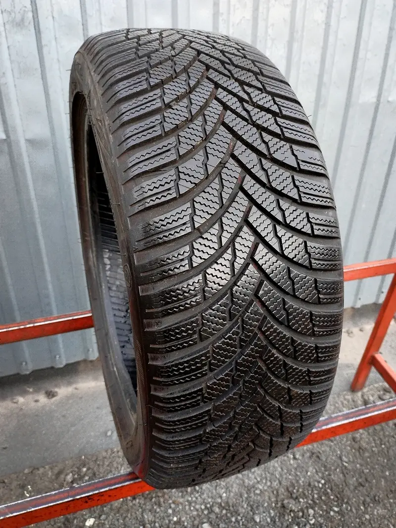 Б/у шина 205/50 R17 Firestone Winterhawk 4, фото 1