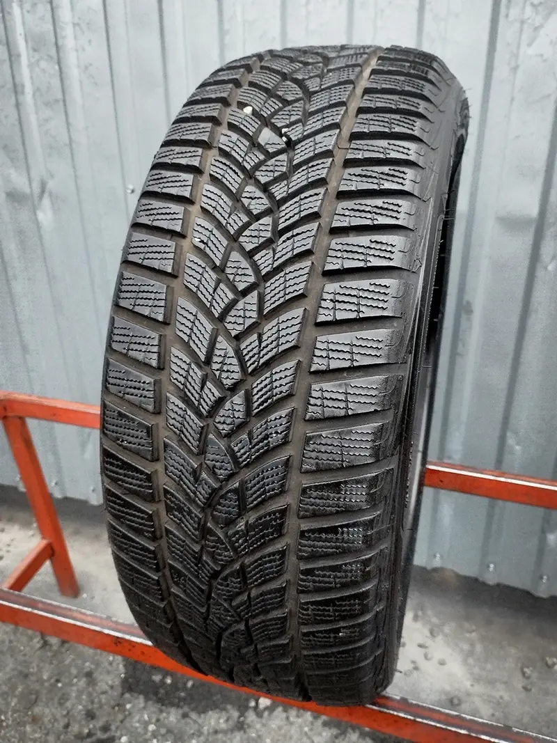 Б/у шина 205/50 R17 Goodyear Ultra Grip Performance +