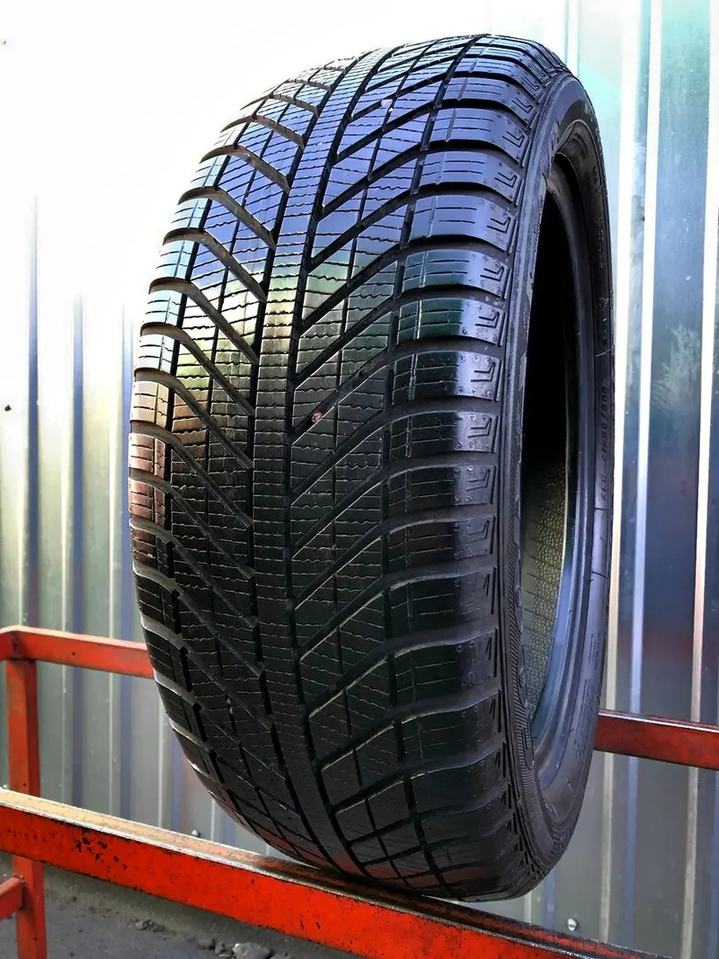 Б/у шина 205/50 R17 Goodyear Vector 4Seasons