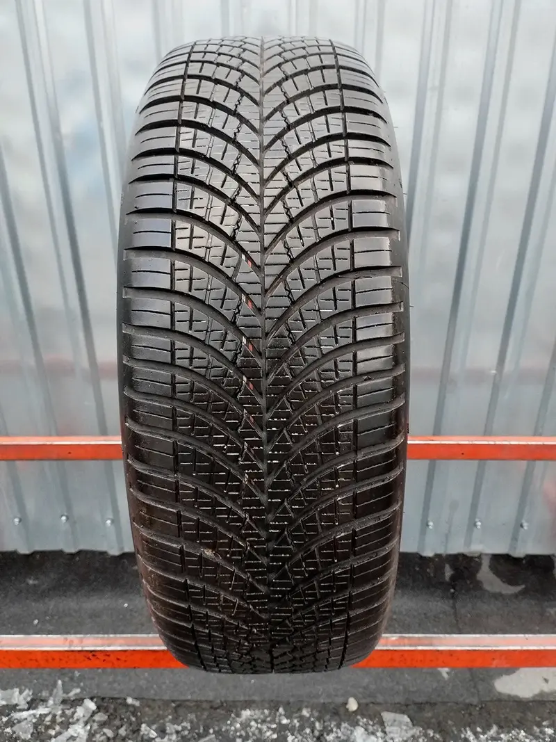 Б/у шина 205/50 R17 Goodyear Vector 4Seasons Gen-3