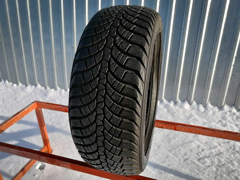 Б/у шина 205/50 R17 Kumho Winter Craft WP71