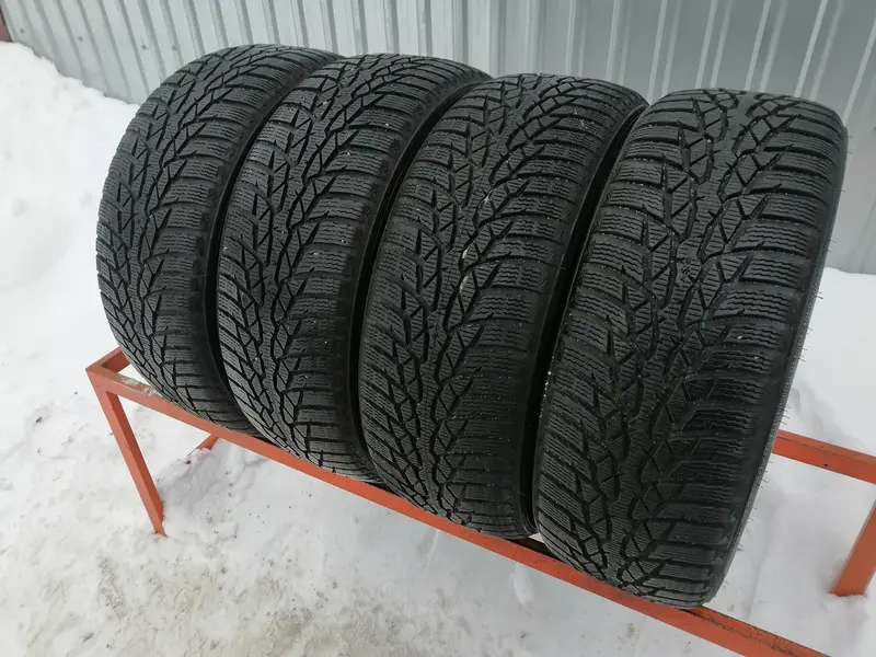 Комплект б/у шин 205/50 R17 Nokian WR D4