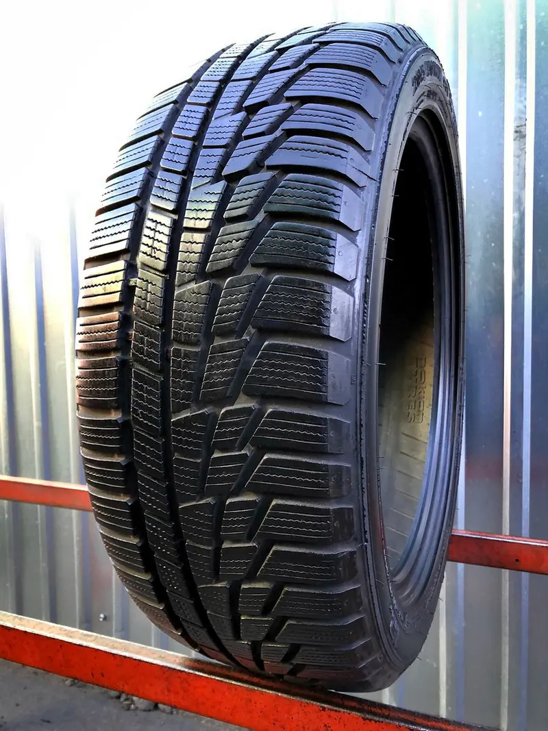 Б/у шина 205/50 R17 Nokian WR G2