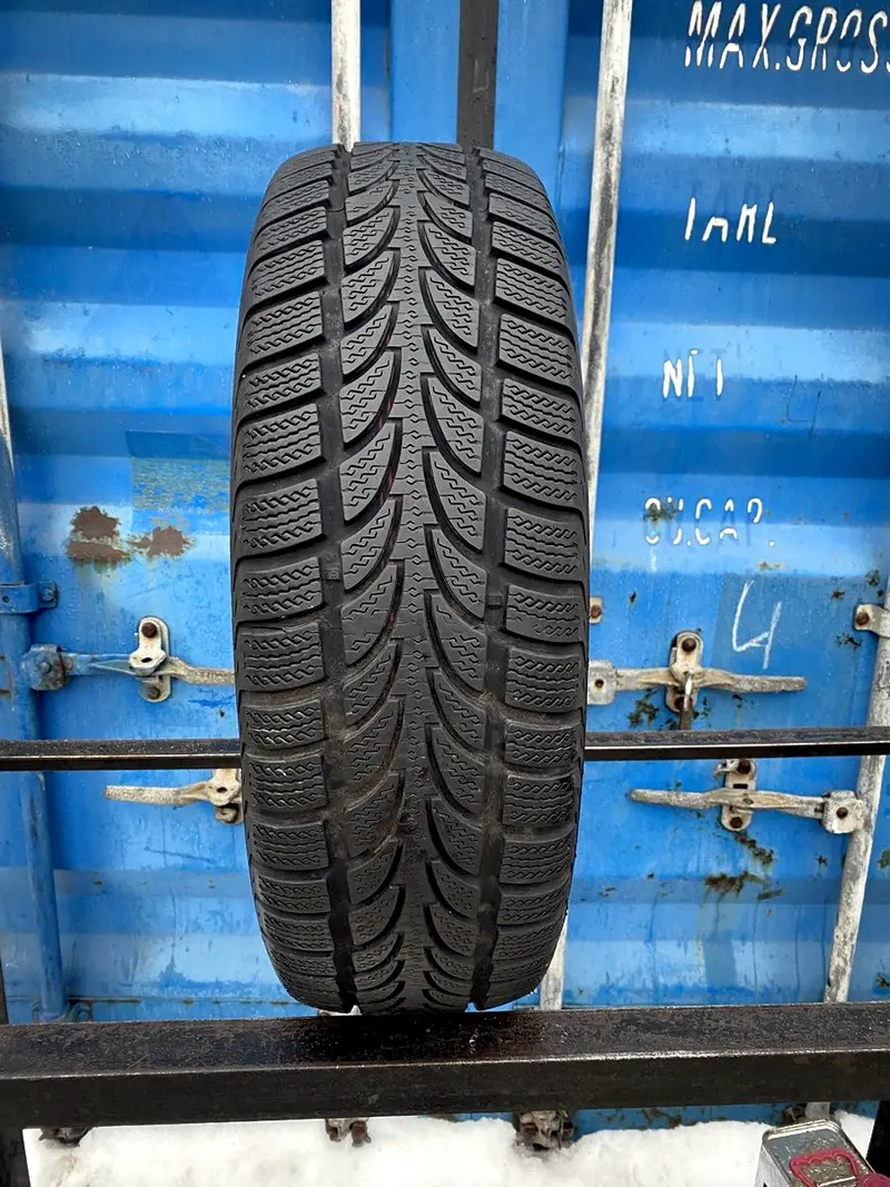Б/у шина 205/50 R17 Nokian WR