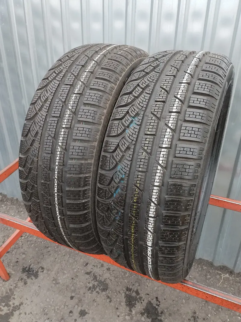 Пара б/у шин 205/50 R17 Pirelli Winter 210 Sottozero 2