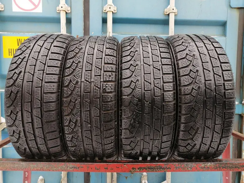 Комплект б/у шин 205/50 R17 Pirelli Winter 210 Sottozero 2