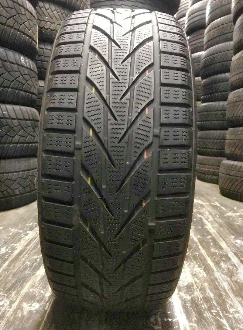 Б/у шина 205/50 R17 Toyo Snowprox S953