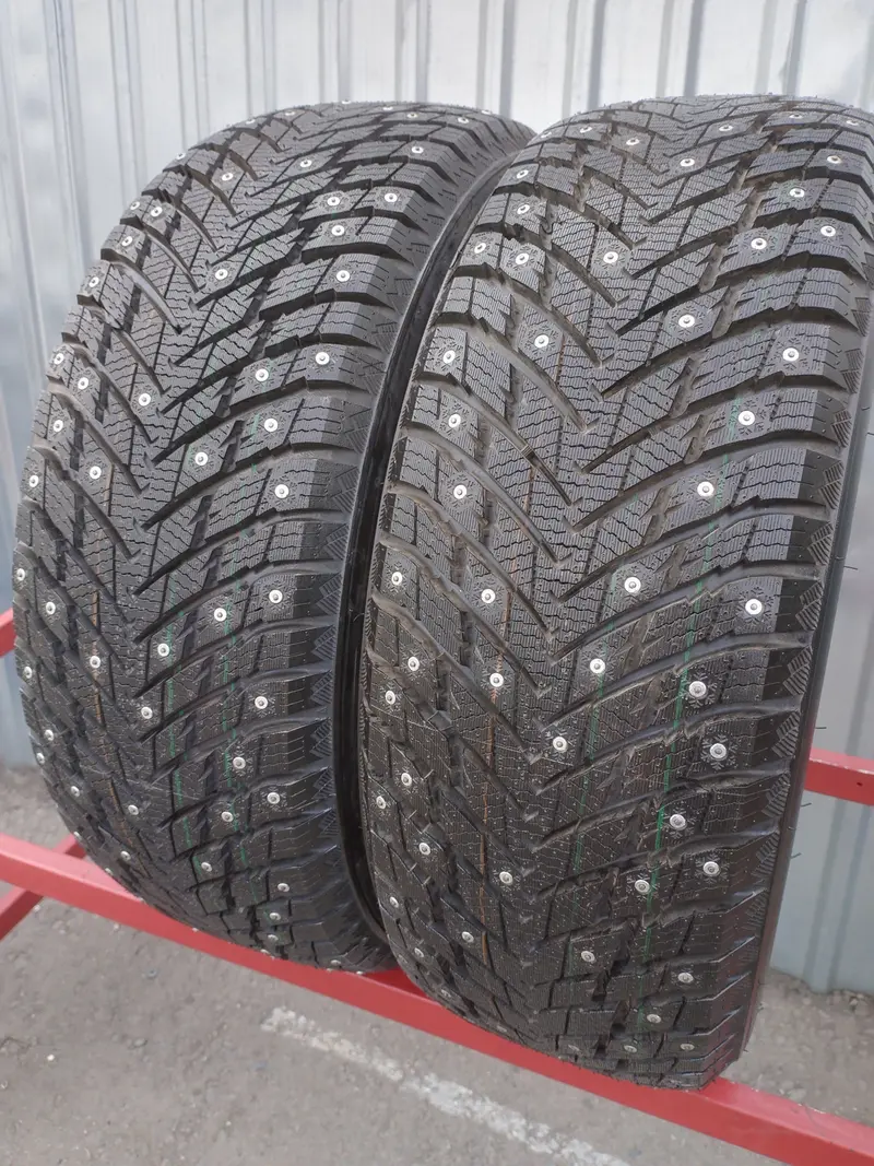 Пара новых шин 205/50 R17 ZMAX Winternova Stud II