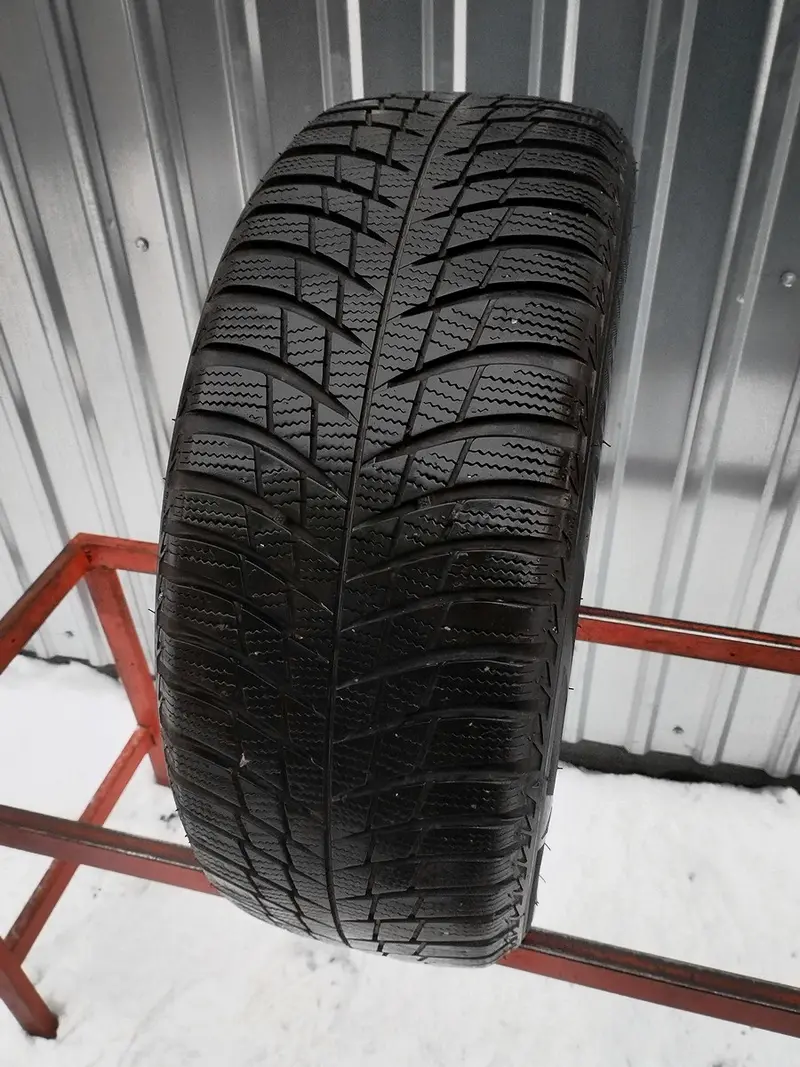 Б/у шина 205/55 R16 Bridgestone Blizzak LM-001