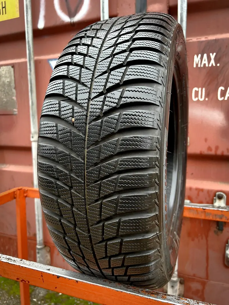 Б/у шина 205/55 R16 Bridgestone Blizzak LM-001