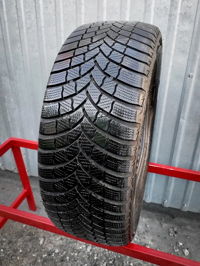 Б/у шина 205/55 R16 Bridgestone Blizzak LM-001 evo
