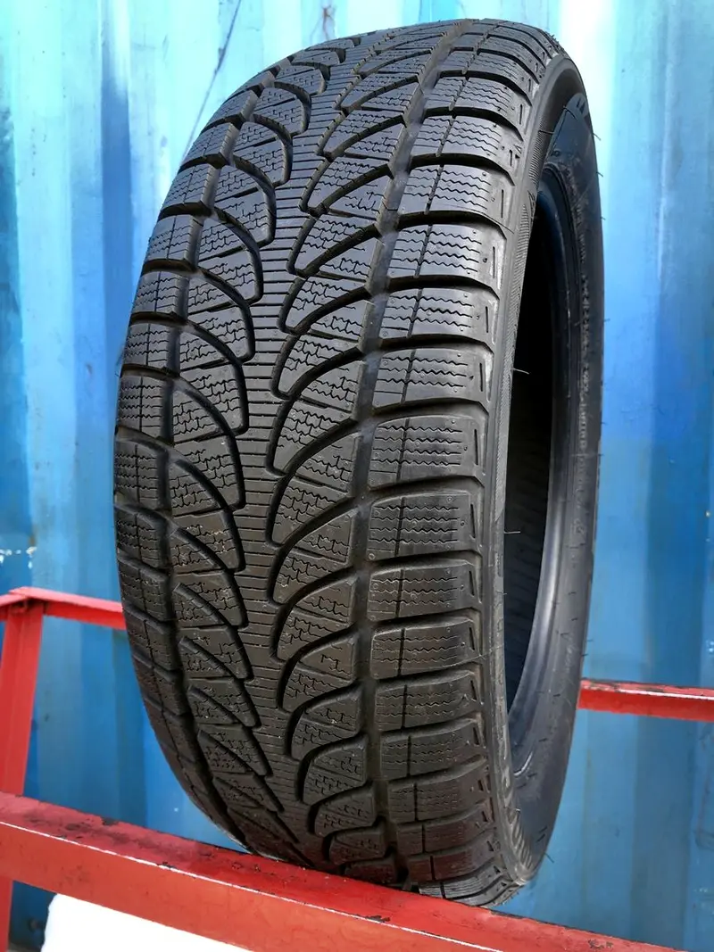 Б/у шина 205/55 R16 Bridgestone Blizzak LM32, фото 1