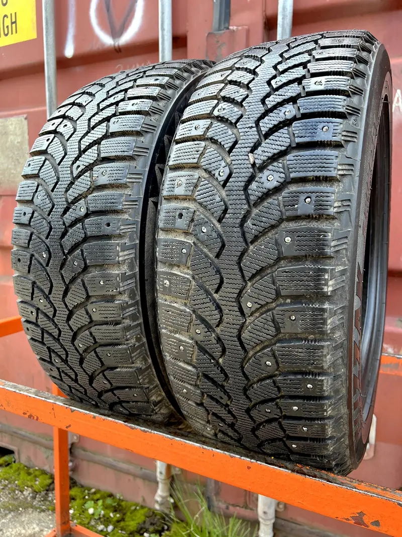 Пара б/у шин 205/55 R16 Bridgestone Blizzak Spike-01