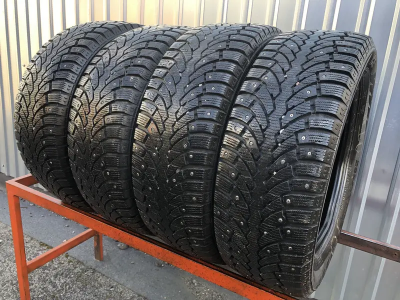 Комплект б/у шин 205/55 R16 Formula Ice
