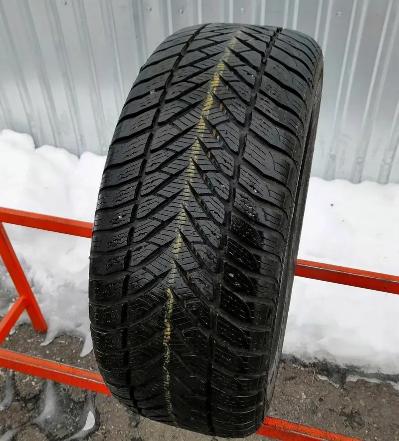 Б/у шина 205/55 R16 Goodyear Eagle Ultra Grip GW-3