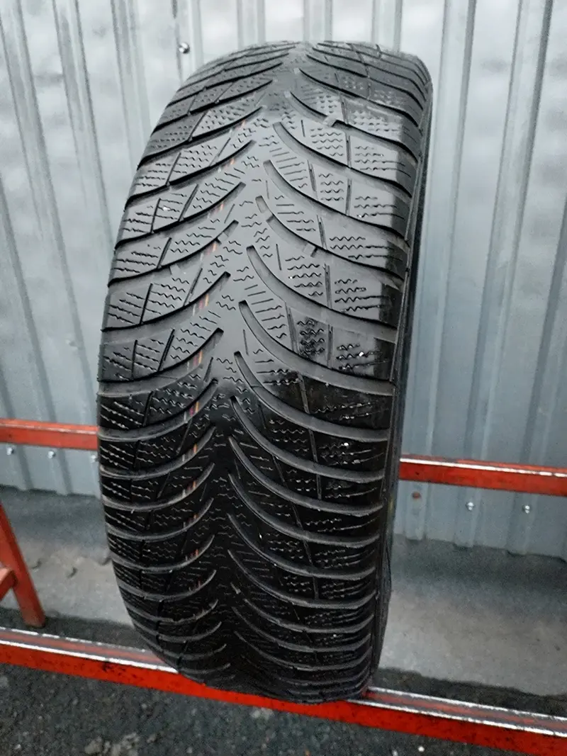 Б/у шина 205/55 R16 Goodyear Ultra Grip 7