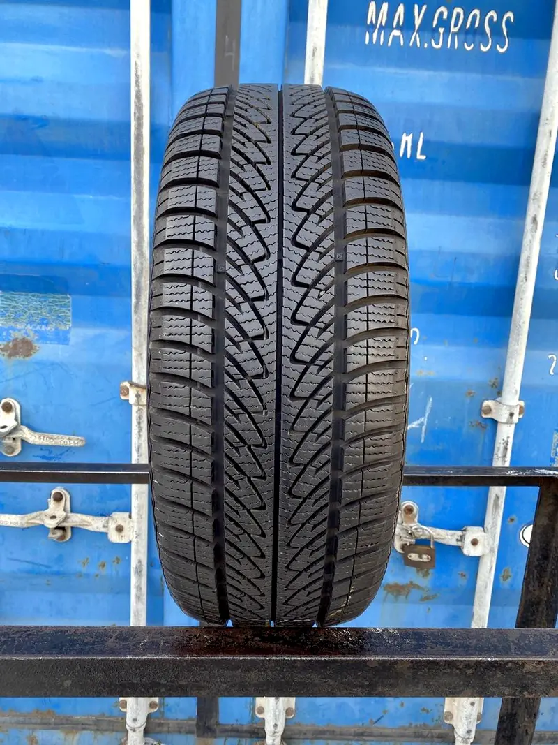 Б/у шина 205/55 R16 Goodyear Ultra Grip 8 Performance