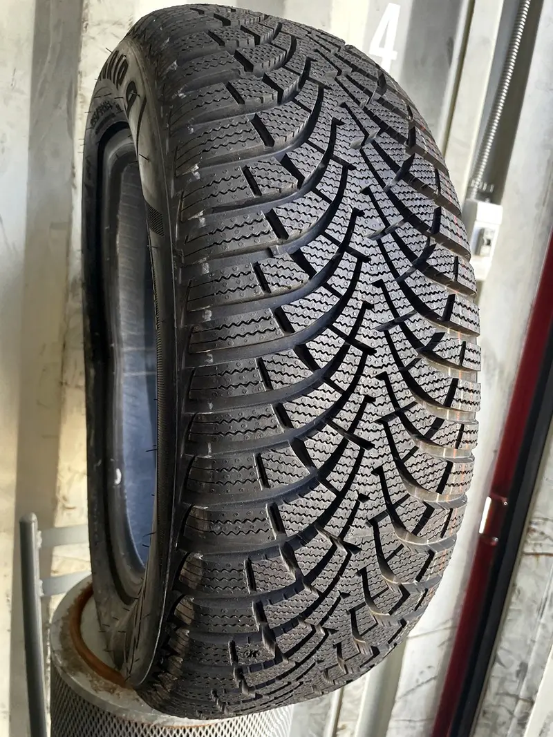 Б/у шина 205/55 R16 Goodyear Ultra Grip 9