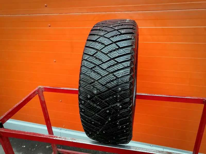 Б/у шина 205/55 R16 Goodyear Ultra Grip Ice Arctic