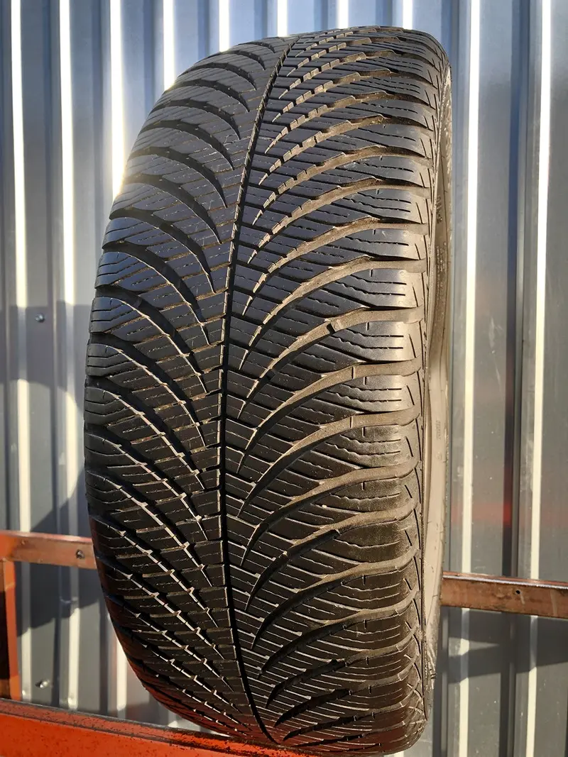 Б/у шина 205/55 R16 Goodyear Vector 4Seasons Gen-2