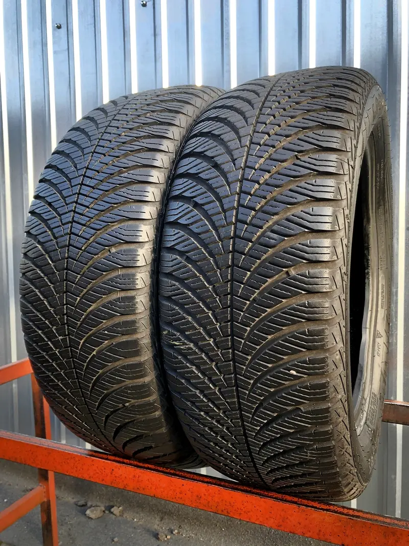 Пара б/у шин 205/55 R16 Goodyear Vector 4Seasons Gen-2