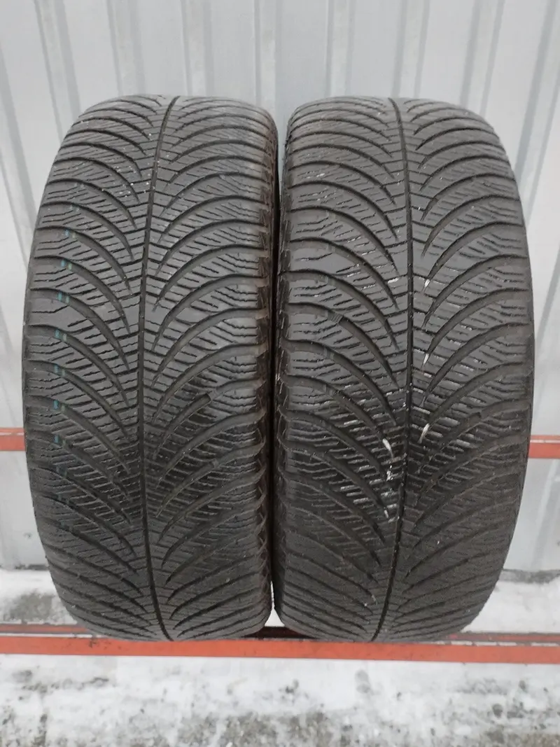 Пара б/у шин 205/55 R16 Goodyear Vector 4Seasons Gen-2