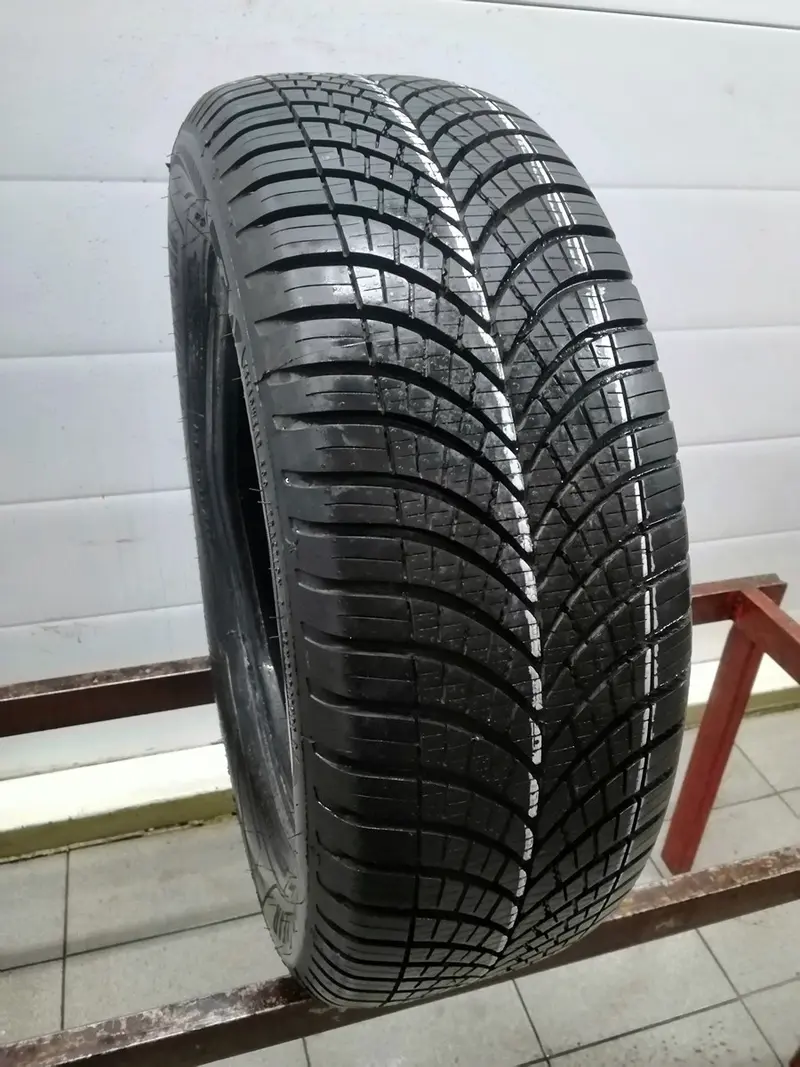 Б/у шина 205/55 R16 Goodyear Vector 4Seasons Gen-3
