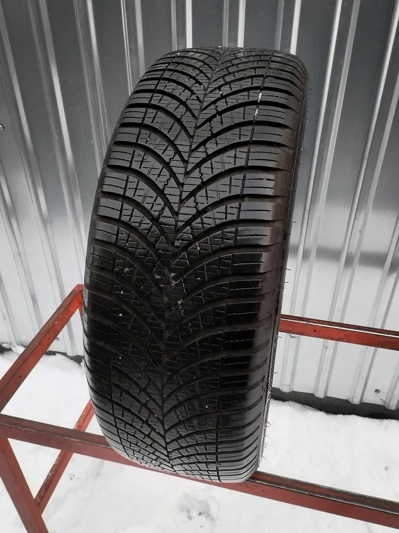 Б/у шина 205/55 R16 Goodyear Vector 4Seasons Gen-3