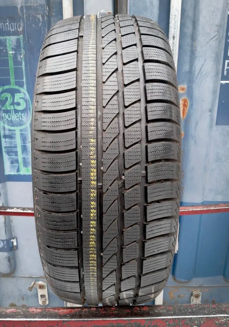 Б/у шина 205/55 R16 Hankook Ice Bear W300 RunFlat