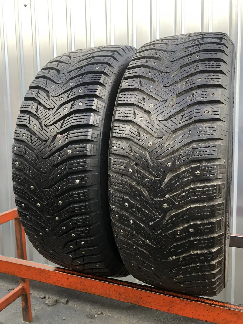 Пара б/у шин 205/55 R16 Kumho WinterCraft Ice WI31