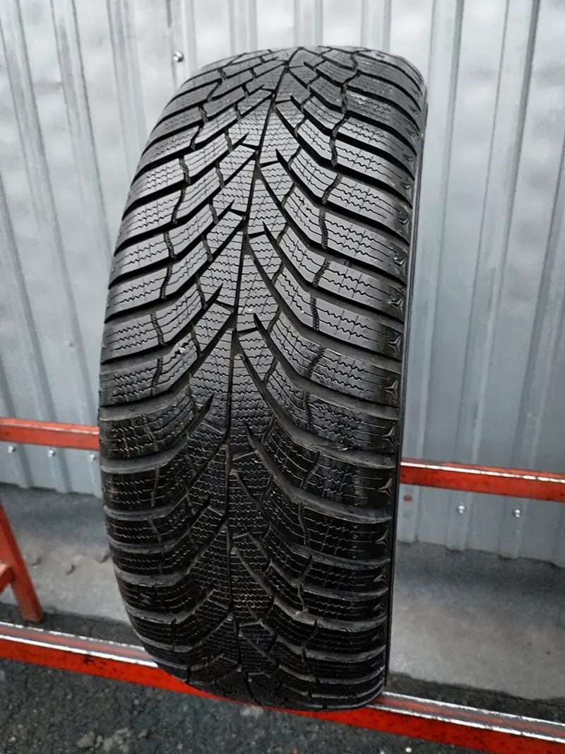 Б/у шина 205/55 R16 Kumho WinterCraft WP52