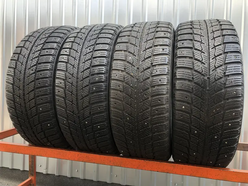 Комплект б/у шин 205/55 R16 Landsail Ice Star IS33