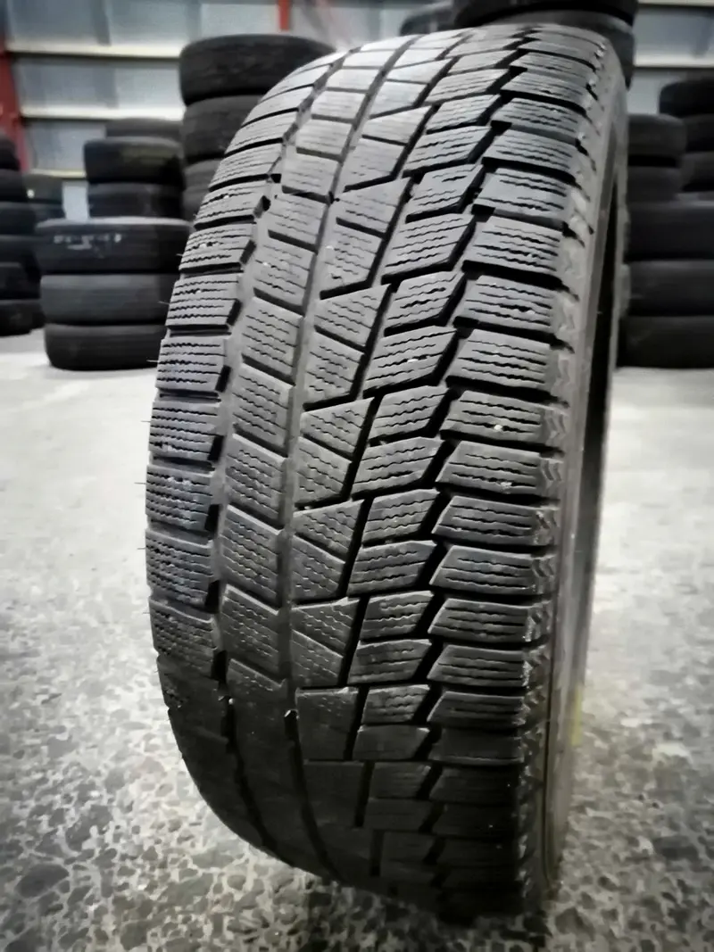 Б/у шина 205/55 R16 Maxxis Arctrac