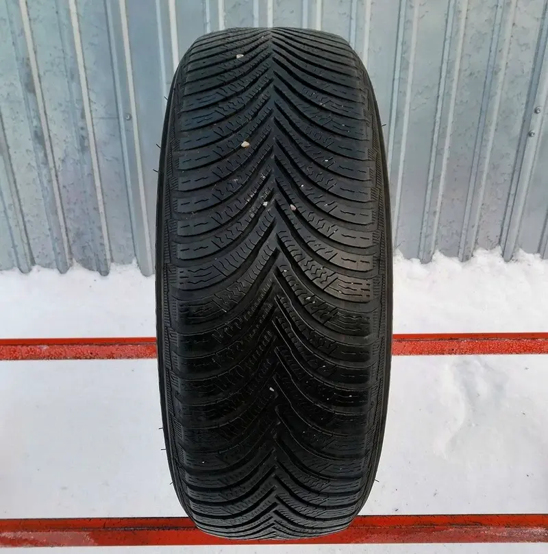 Б/у шина 205/55 R16 Michelin Alpin 5 RunFlat