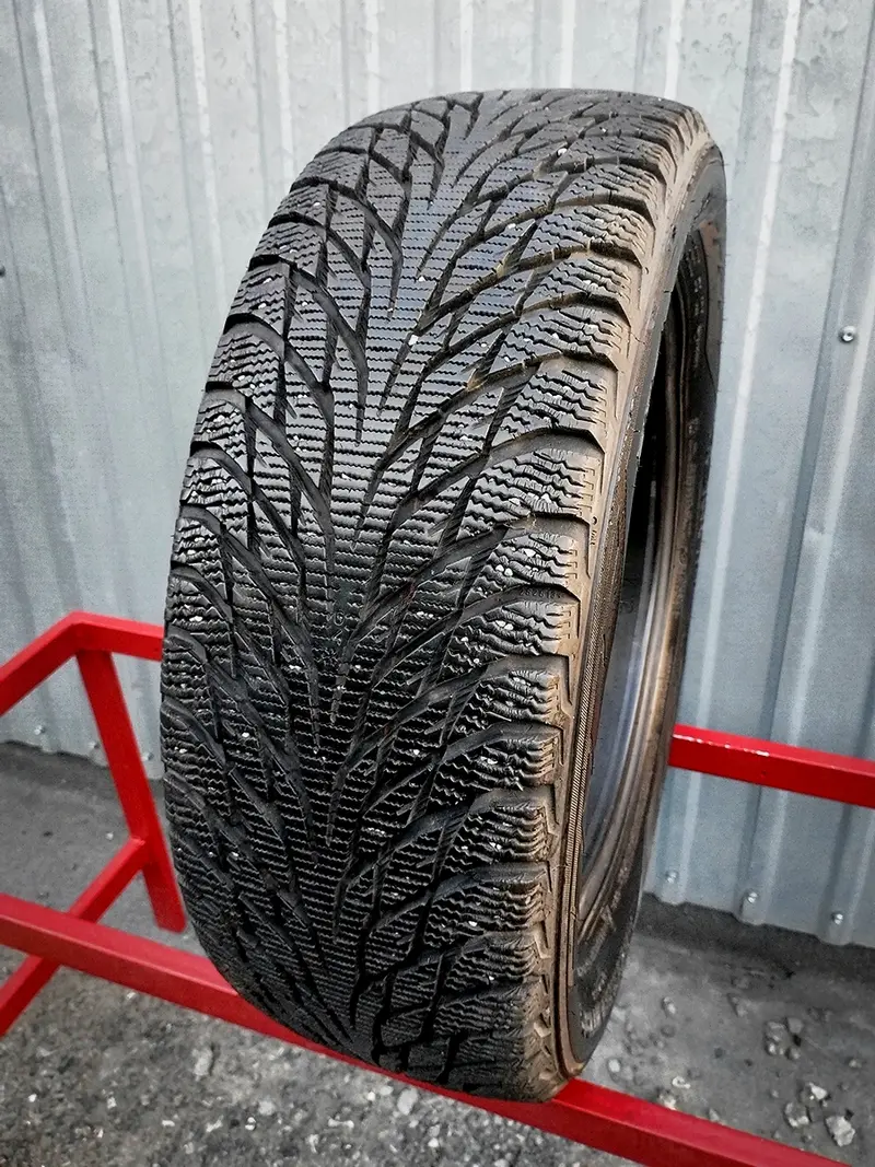 Б/у шина 205/55 R16 Nokian Hakkapeliitta R2