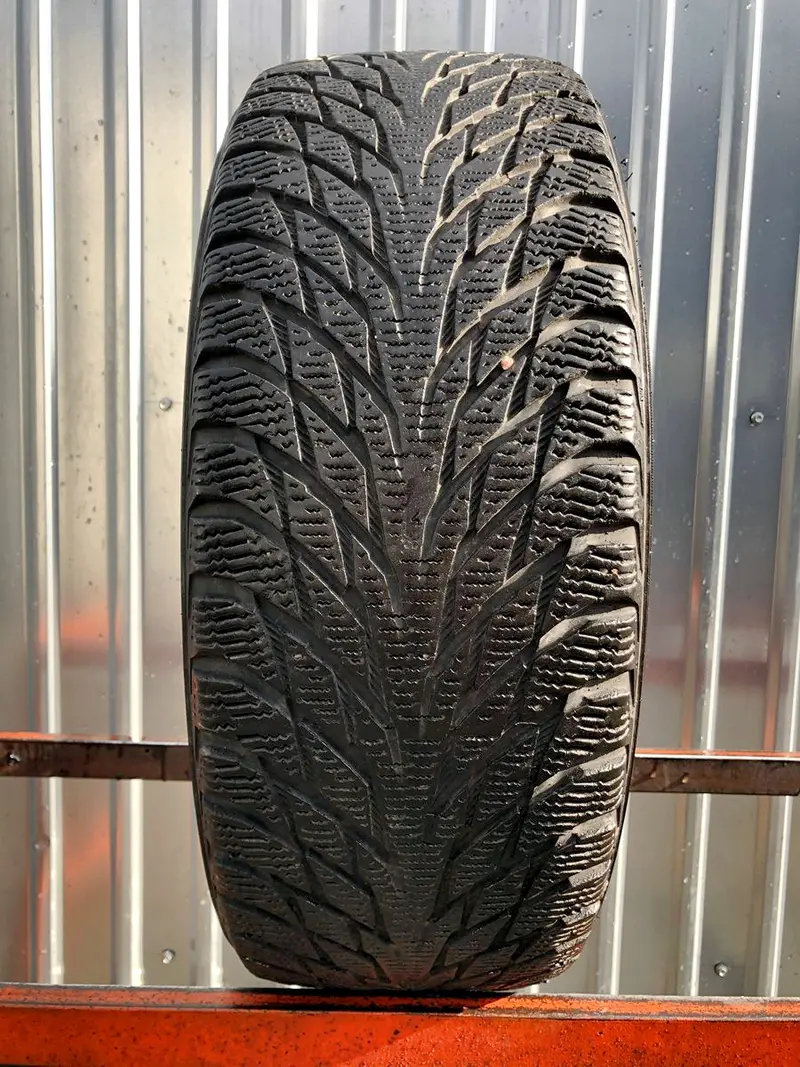 Б/у шина 205/55 R16 Nokian Hakkapeliitta R2 RunFlat
