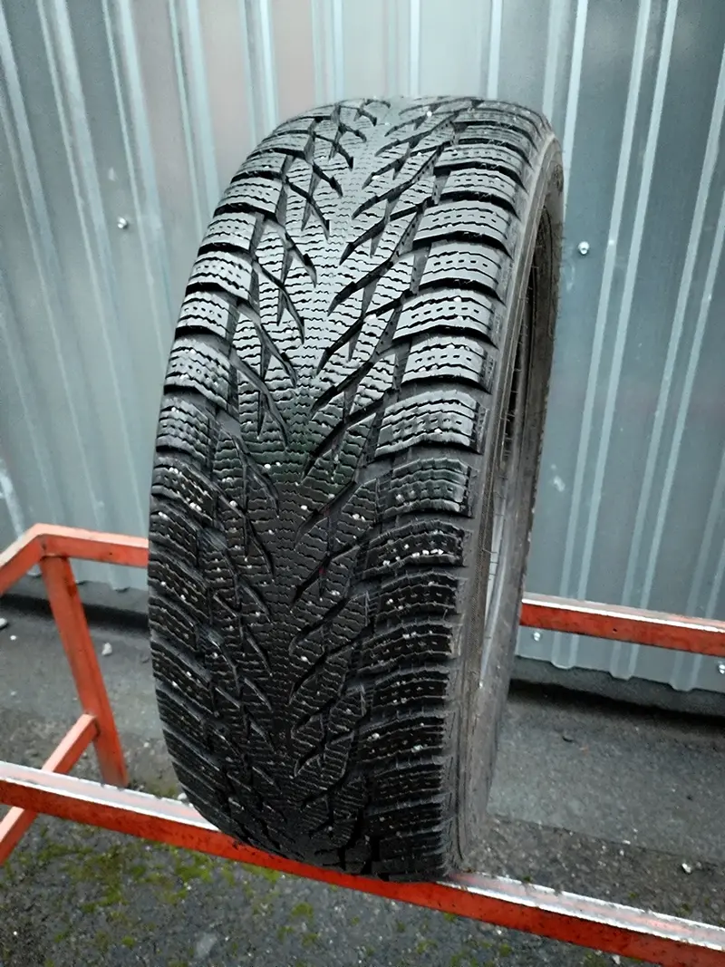 Б/у шина 205/55 R16 Nokian Hakkapeliitta R3