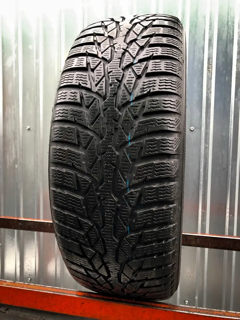 Б/у шина 205/55 R16 Nokian WR D4