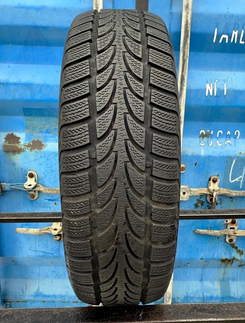 Б/у шина 205/55 R16 Nokian WR