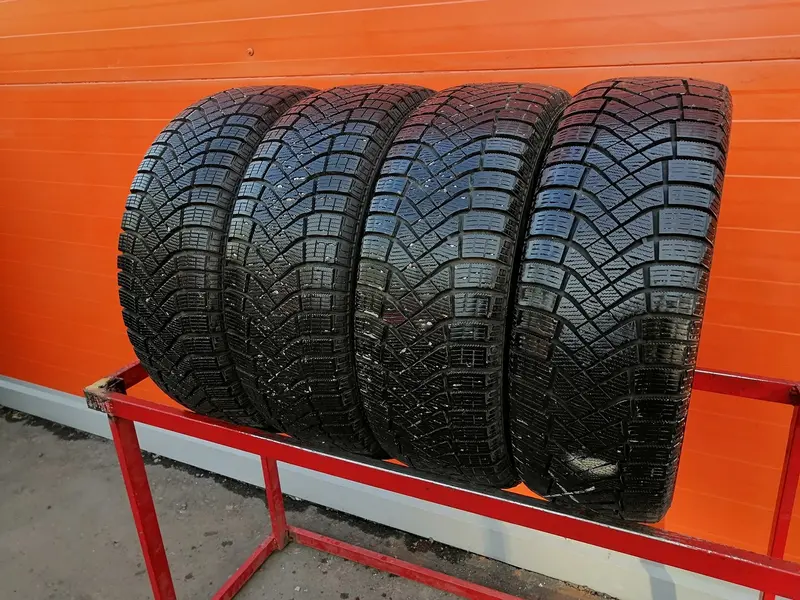 Комплект б/у шин 205/55 R16 Pirelli Ice Zero FR, фото 1