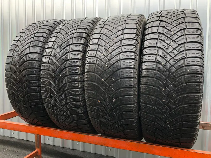 Комплект б/у шин 205/55 R16 Pirelli Ice Zero FR
