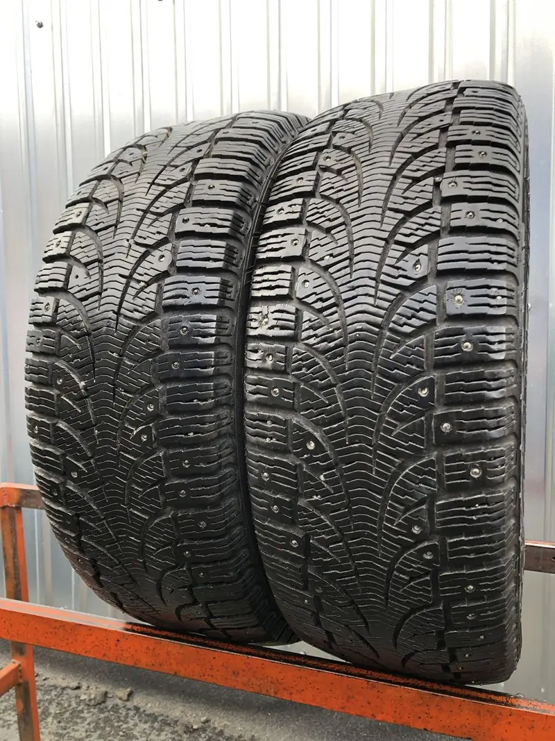 Пара б/у шин 205/55 R16 Pirelli Winter Carving EDGE