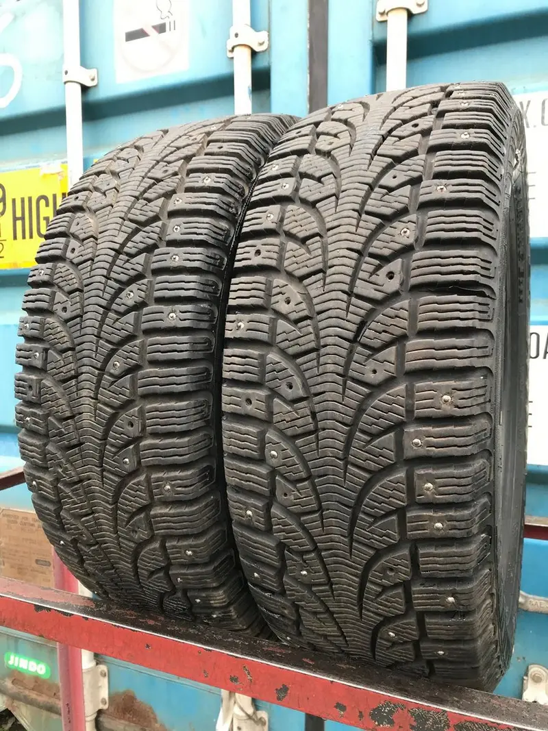 Пара б/у шин 205/55 R16 Pirelli Winter Carving EDGE