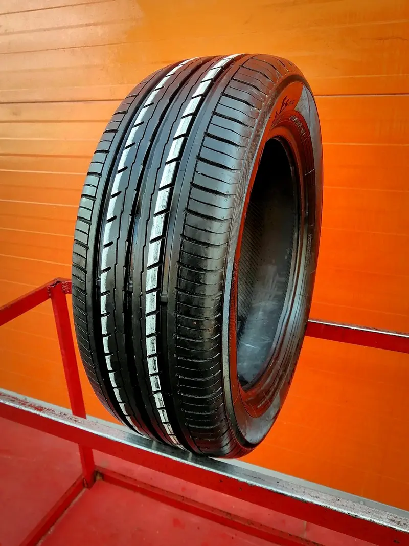Б/у шина 205/55 R16 Yokohama BluEarth-ES ES32