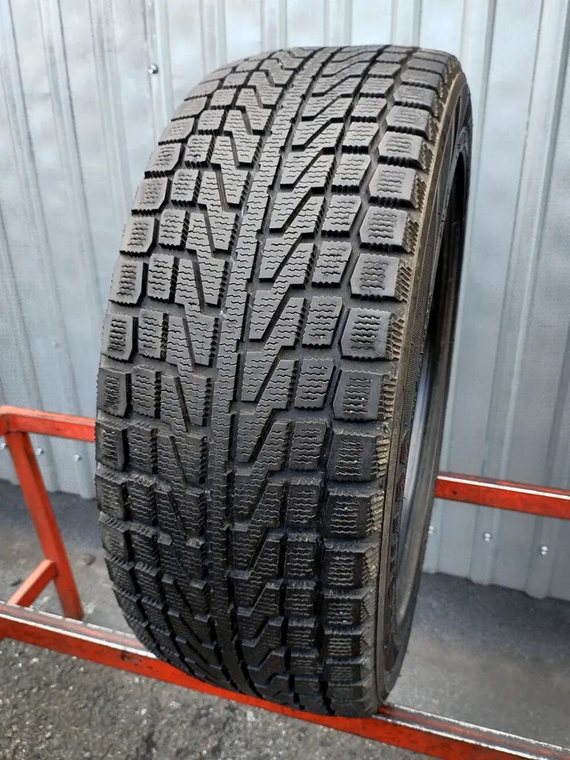 Б/у шина 205/55 R16 Yokohama Ice Guard F721